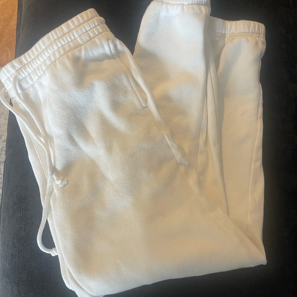 Aritizia TNA sweatpants